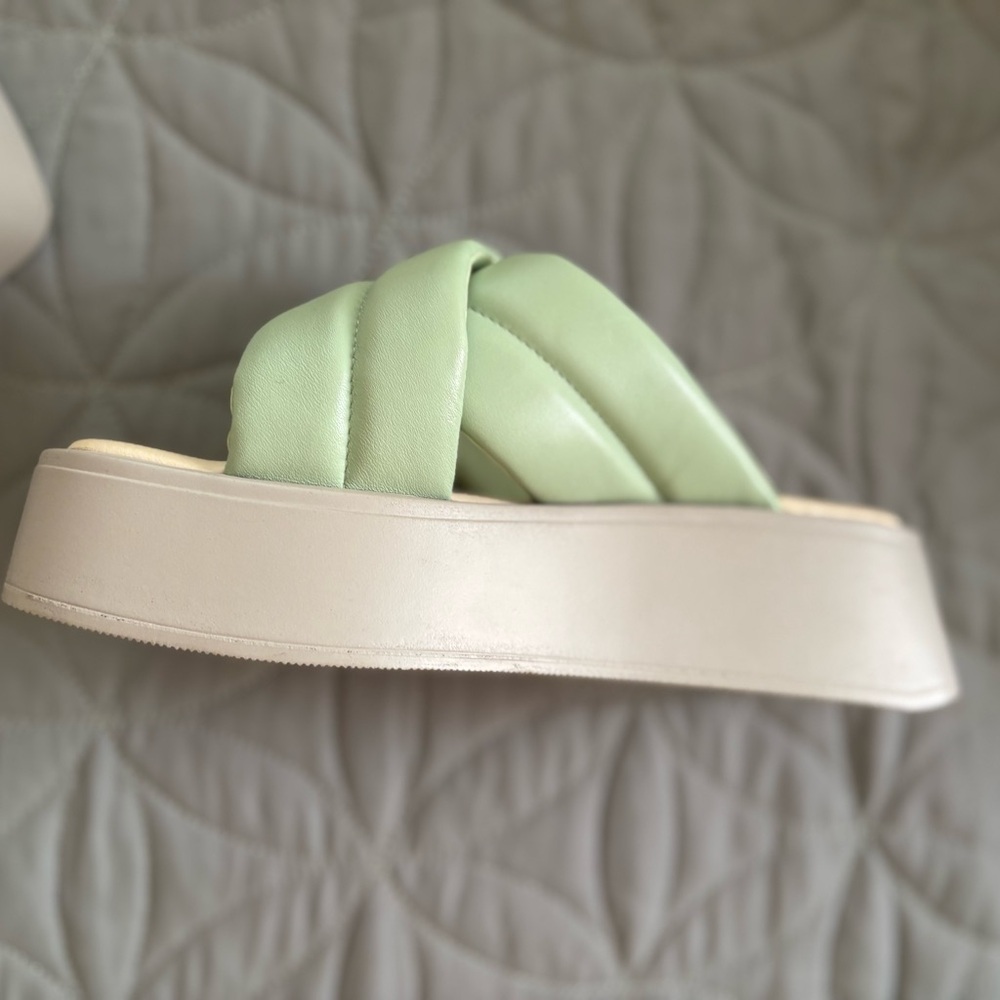 New Vagabond Green Chunky Platform Sandals with Cushioned Straps